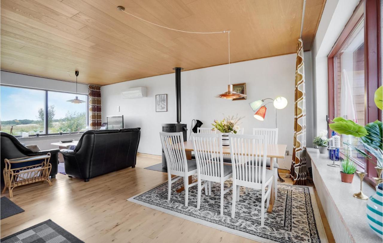 3 Bedroom Pet Friendly Home In ノーポ エクステリア 写真